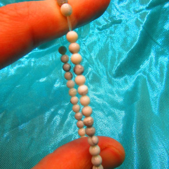 White Howlite 4mm Round 7" Stretchy Gemstone Bracelet - Picture 3 of 3